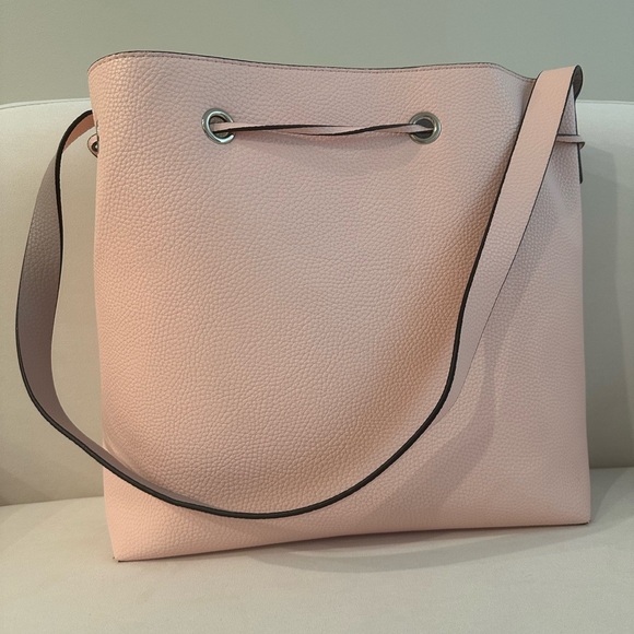 Guess Bucket Bag - Picture 3 of 8